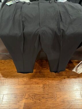 Haggar Big and Tall Pleated Men’s Dress Pants in Black